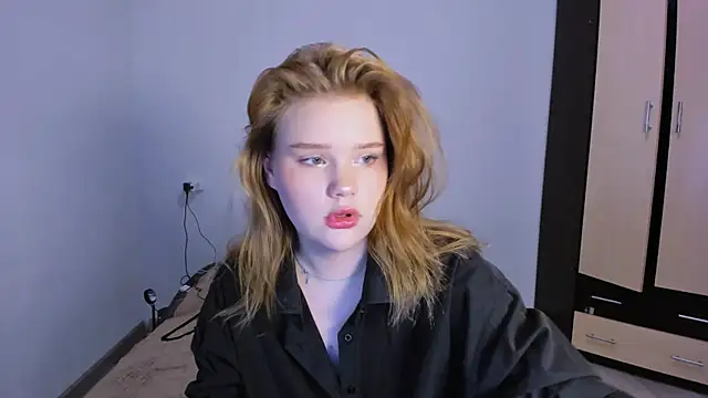 LaseyMoon online show from 11/21/25, 09:19