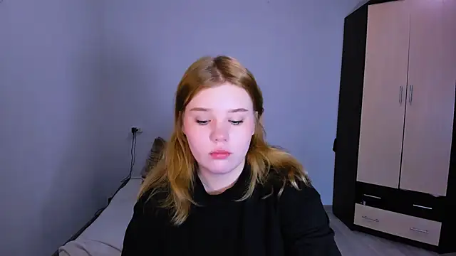 LaseyMoon online show from 12/20/25, 01:34