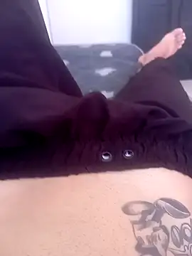 Snapshot of Magrinholl chatting on 02/27/25, 01:49 Magrinholl online show from 02/27/25, 01:49