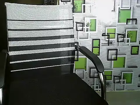 Snapshot of UrHoneyBae chatting on 03/07/25, 04:11 UrHoneyBae online show from 03/07/25, 04:11