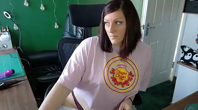 Snapshot of CurvyNolaMILFx chatting on 03/13/25, 10:47 CurvyNolaMILFx online show from 03/13/25, 10:47