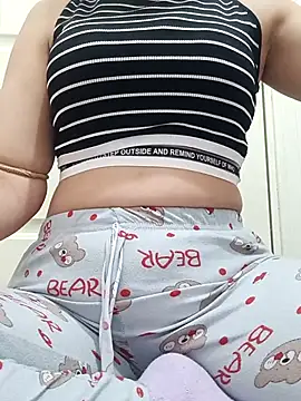 Snapshot of Sehrazat34 chatting on 11/30/25, 01:04 Sehrazat34 online show from 11/30/25, 01:04