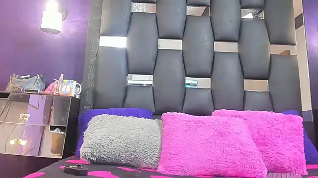 EMYCLARK01 online show from 04/13/26, 05:13