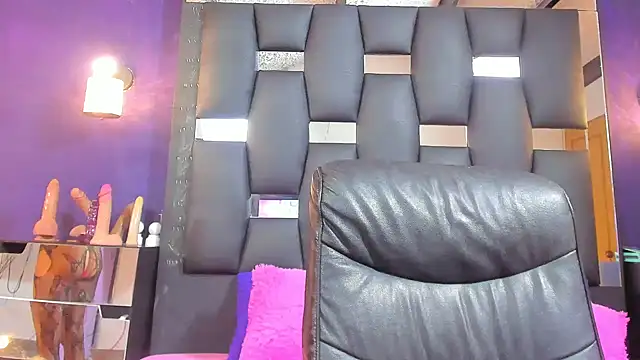 EMYCLARK01 online show from 05/31/26, 12:45