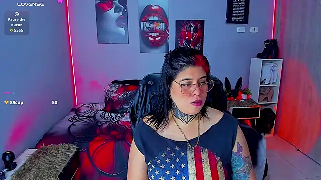 Snapshot of Veronika_metal chatting on 09/16/25, 06:25 Veronika metal online show from 09/16/25, 06:25