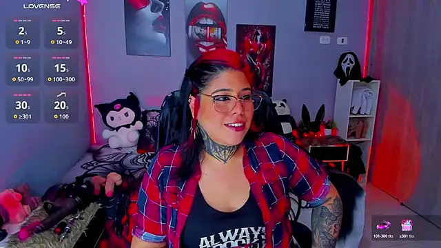 Snapshot of Veronika_metal chatting on 10/22/25, 06:29 Veronika metal online show from 10/22/25, 06:29