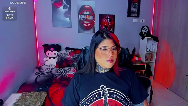 Snapshot of Veronika_metal chatting on 10/24/25, 05:15 Veronika metal online show from 10/24/25, 05:15