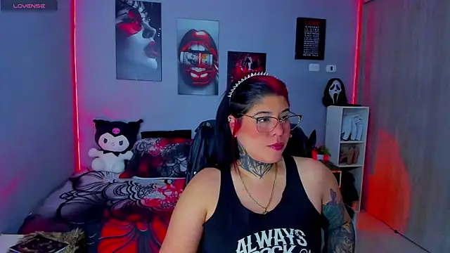 Snapshot of Veronika_metal chatting on 11/05/25, 07:52 Veronika metal online show from 11/05/25, 07:52