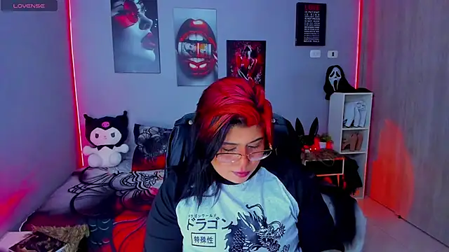 Snapshot of Veronika_metal chatting on 11/13/25, 06:29 Veronika metal online show from 11/13/25, 06:29