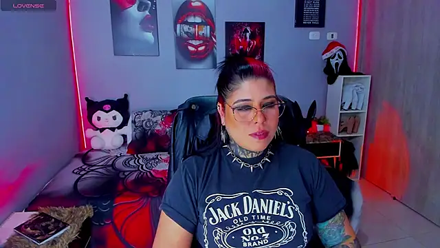 Snapshot of Veronika_metal chatting on 11/14/25, 07:34 Veronika metal online show from 11/14/25, 07:34