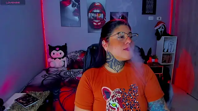 Snapshot of Veronika_metal chatting on 11/18/25, 08:08 Veronika metal online show from 11/18/25, 08:08