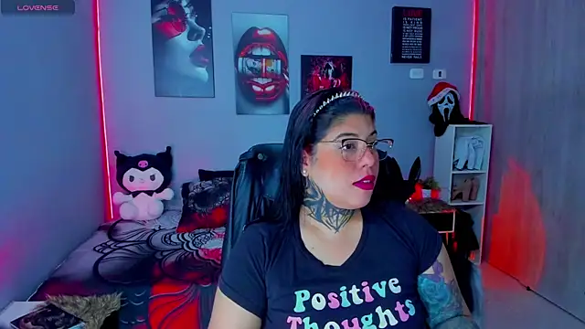 Snapshot of Veronika_metal chatting on 11/19/25, 08:14 Veronika metal online show from 11/19/25, 08:14