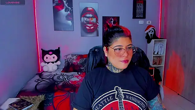 Snapshot of Veronika_metal chatting on 11/20/25, 06:40 Veronika metal online show from 11/20/25, 06:40