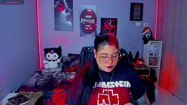 Snapshot of Veronika_metal chatting on 11/25/25, 06:52 Veronika metal online show from 11/25/25, 06:52