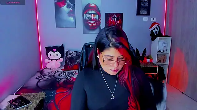 Snapshot of Veronika_metal chatting on 11/26/25, 08:43 Veronika metal online show from 11/26/25, 08:43