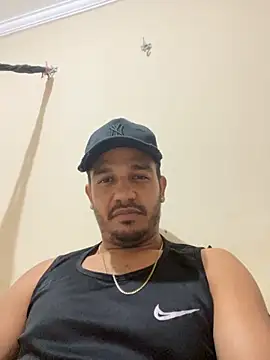 Snapshot of Lindp190194 chatting on 11/18/25, 06:01 Lindp190194 online show from 11/18/25, 06:01