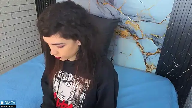 MaeveKuro online show from 12/20/25, 03:24