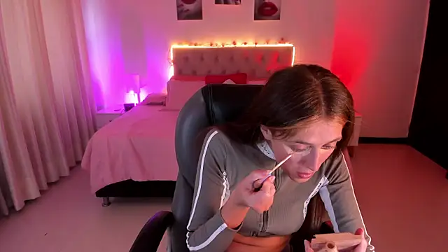 Emily Warren  online show from 12/19/25, 07:43