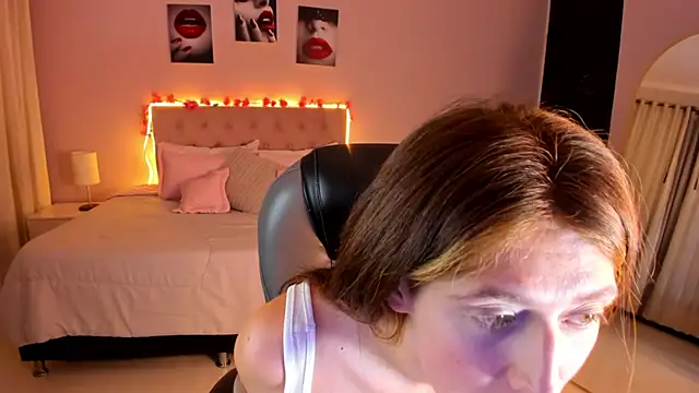 Emily Warren  online show from 04/22/26, 09:05