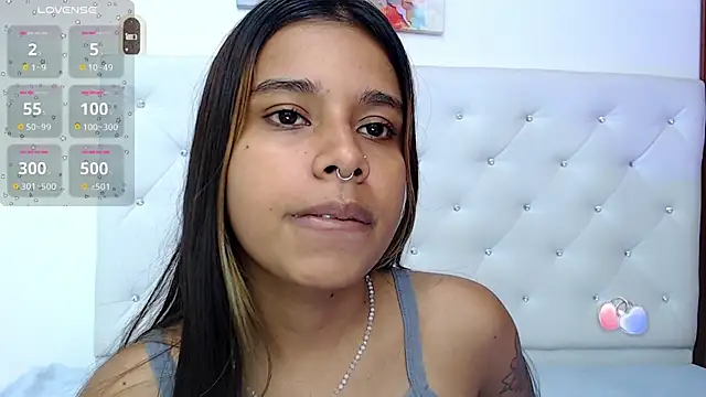 Snapshot of sweetebony_33 chatting on 10/10/25, 05:17 sweetebony 33 online show from 10/10/25, 05:17