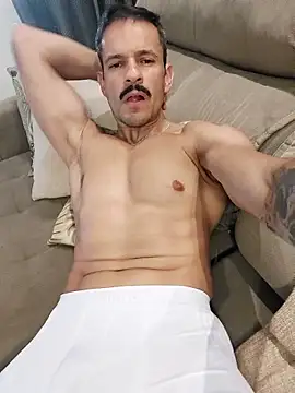 Snapshot of juniortche1313 chatting on 02/27/25, 05:04 juniortche1313 online show from 02/27/25, 05:04