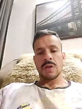 Snapshot of juniortche1313 chatting on 10/16/25, 01:17 juniortche1313 online show from 10/16/25, 01:17