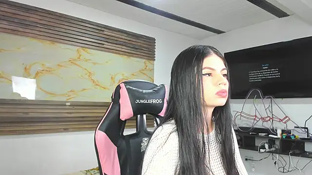 Snapshot of Cloe_roouse chatting on 12/04/25, 09:12 Cloe roouse online show from 12/04/25, 09:12