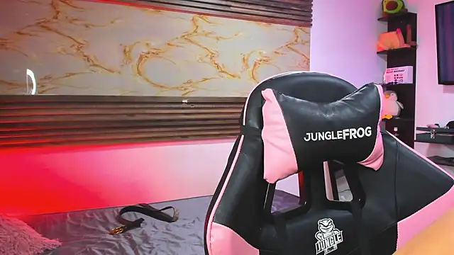 Snapshot of Cloe_roouse chatting on 03/13/26, 07:42 Cloe roouse online show from 03/13/26, 07:42