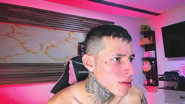 Snapshot of Cloe_roouse chatting on 03/15/26, 01:28 Cloe roouse online show from 03/15/26, 01:28