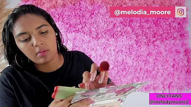 Melodymoore  online show from 11/19/25, 10:21