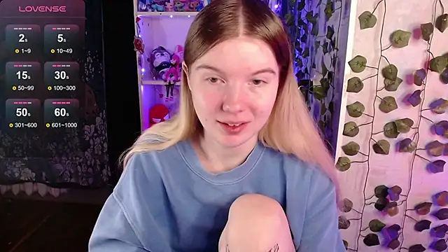 Snapshot of Strawberry_juli chatting on 03/22/25, 01:22 Strawberry juli online show from 03/22/25, 01:22