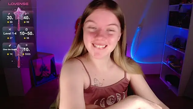 Snapshot of Strawberry_juli chatting on 10/03/25, 06:32 Strawberry juli online show from 10/03/25, 06:32