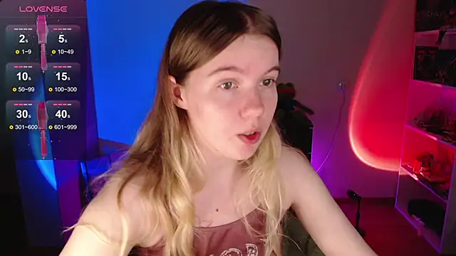 Snapshot of Strawberry_juli chatting on 10/07/25, 11:29 Strawberry juli online show from 10/07/25, 11:29