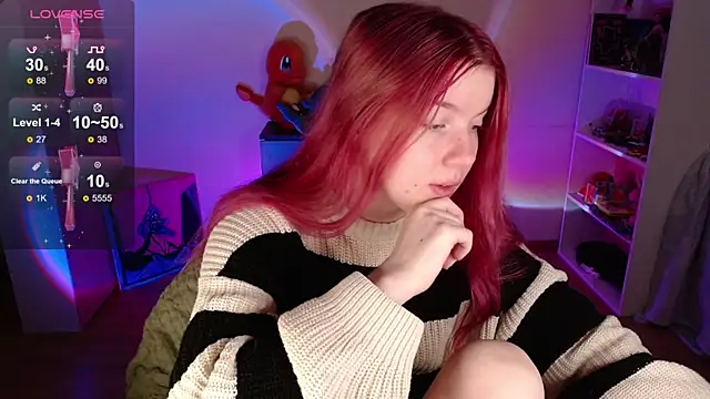 Snapshot of Strawberry_juli chatting on 10/19/25, 05:41 Strawberry juli online show from 10/19/25, 05:41