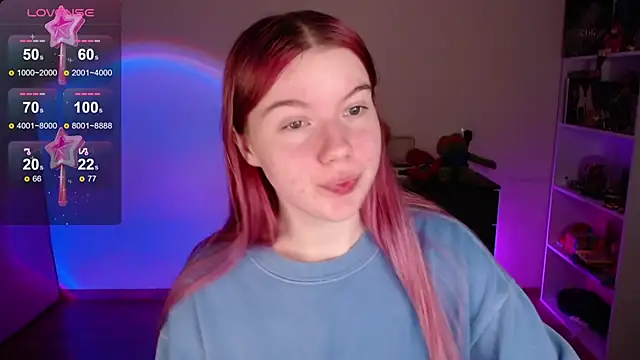 Snapshot of Strawberry_juli chatting on 11/10/25, 04:11 Strawberry juli online show from 11/10/25, 04:11