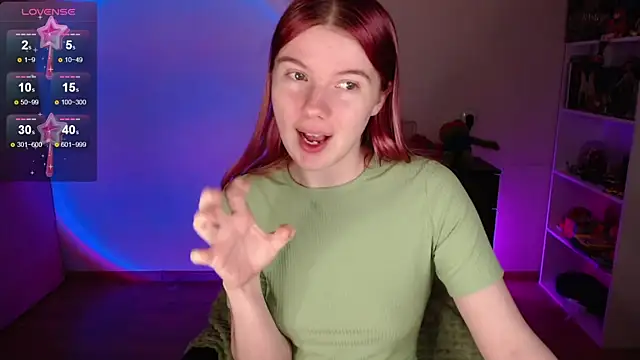 Snapshot of Strawberry_juli chatting on 11/16/25, 05:02 Strawberry juli online show from 11/16/25, 05:02