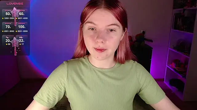 Snapshot of Strawberry_juli chatting on 11/22/25, 09:30 Strawberry juli online show from 11/22/25, 09:30