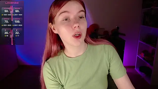 Snapshot of Strawberry_juli chatting on 11/23/25, 07:19 Strawberry juli online show from 11/23/25, 07:19