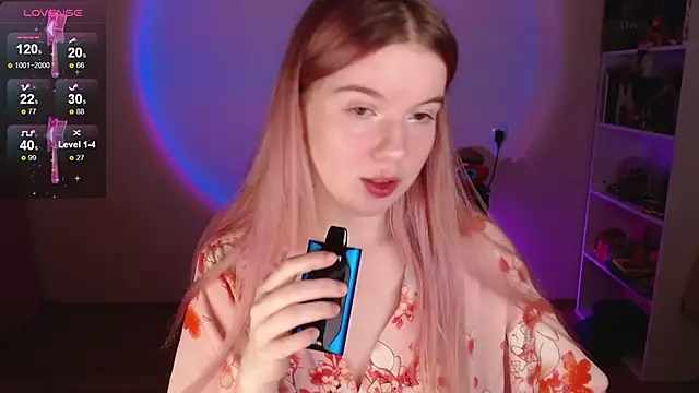 Strawberry juli online show from 12/22/25, 03:53