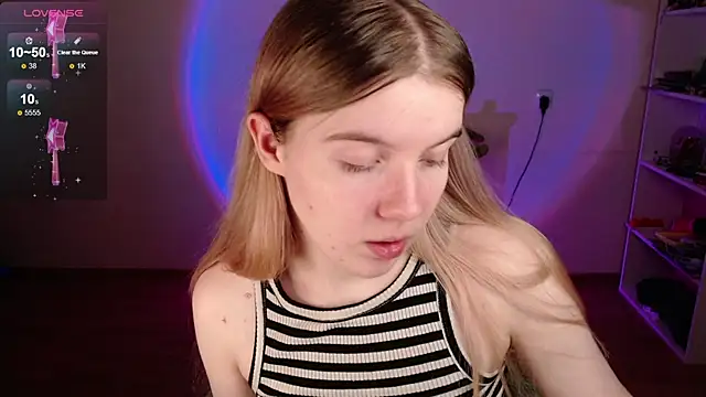 Strawberry juli online show from 04/21/26, 03:35