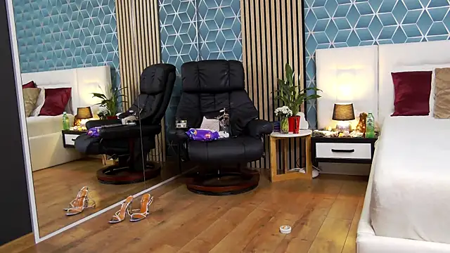 Snapshot of zoeylarkens chatting on 02/25/25, 03:16 zoeylarkens online show from 02/25/25, 03:16