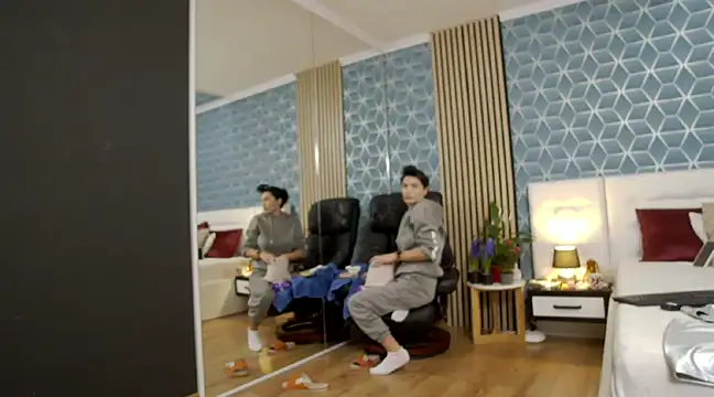 Snapshot of zoeylarkens chatting on 02/28/25, 04:20 zoeylarkens online show from 02/28/25, 04:20