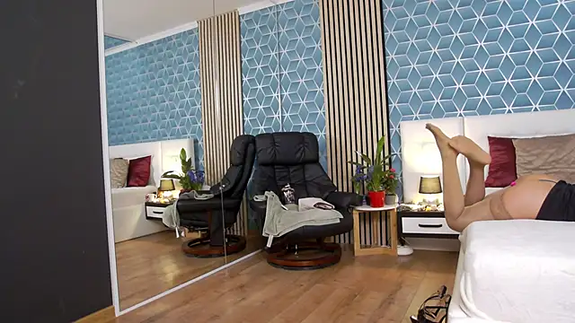 Snapshot of zoeylarkens chatting on 03/01/25, 06:00 zoeylarkens online show from 03/01/25, 06:00