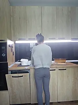 Snapshot of zoeylarkens chatting on 03/13/25, 12:35 zoeylarkens online show from 03/13/25, 12:35