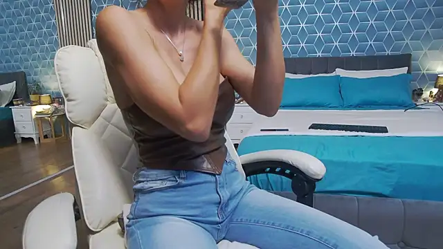 Snapshot of zoeylarkens chatting on 09/29/25, 04:12 zoeylarkens online show from 09/29/25, 04:12