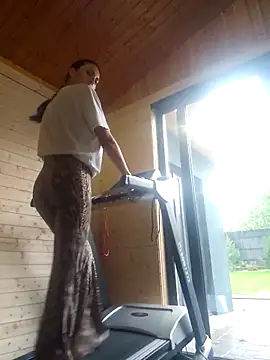 Snapshot of zoeylarkens chatting on 10/06/25, 02:47 zoeylarkens online show from 10/06/25, 02:47