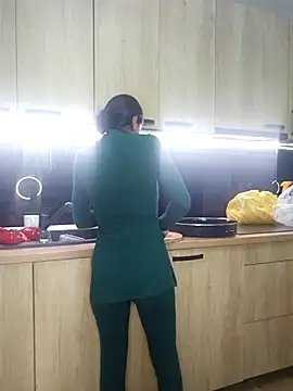 Snapshot of zoeylarkens chatting on 10/29/25, 01:57 zoeylarkens online show from 10/29/25, 01:57