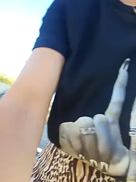 Snapshot of zoeylarkens chatting on 11/03/25, 11:55 zoeylarkens online show from 11/03/25, 11:55