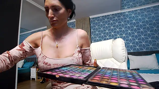 Snapshot of zoeylarkens chatting on 11/13/25, 07:35 zoeylarkens online show from 11/13/25, 07:35