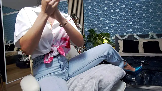 Snapshot of zoeylarkens chatting on 12/14/25, 07:18 zoeylarkens online show from 12/14/25, 07:18